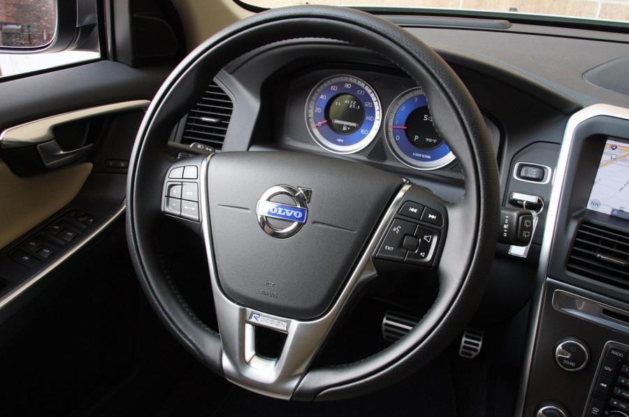  Volvo XC60 R-Design 2012 года  (фото 32 из 90)